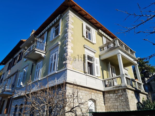 casa indipendente in vendita a Trieste in zona Scorcola