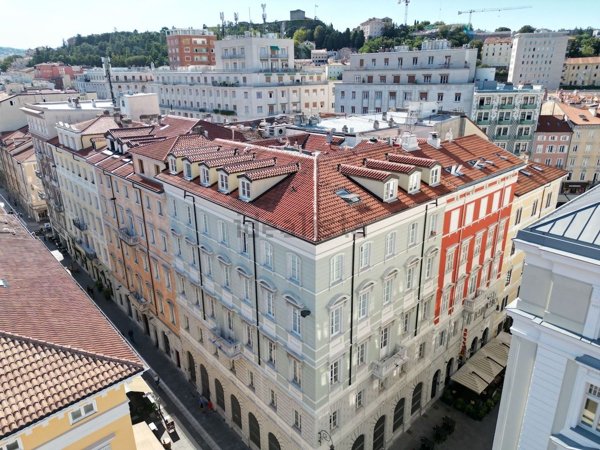 appartamento in vendita a Trieste in zona Borgo Teresiano
