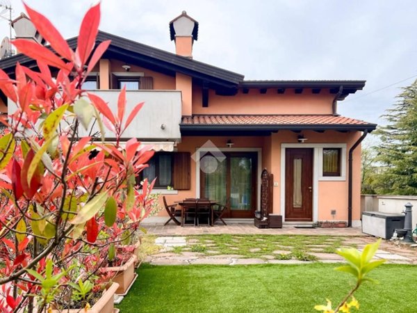 casa indipendente in vendita a Trieste in zona Opicina