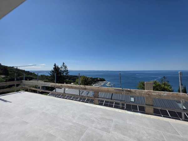casa indipendente in vendita a Trieste in zona Grignano