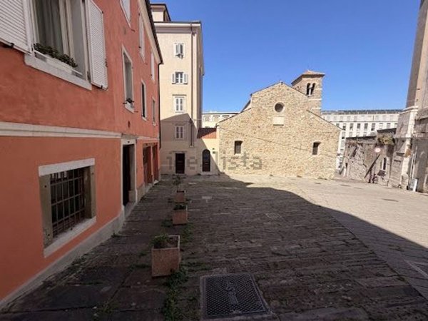 appartamento in vendita a Trieste in zona Città Vecchia