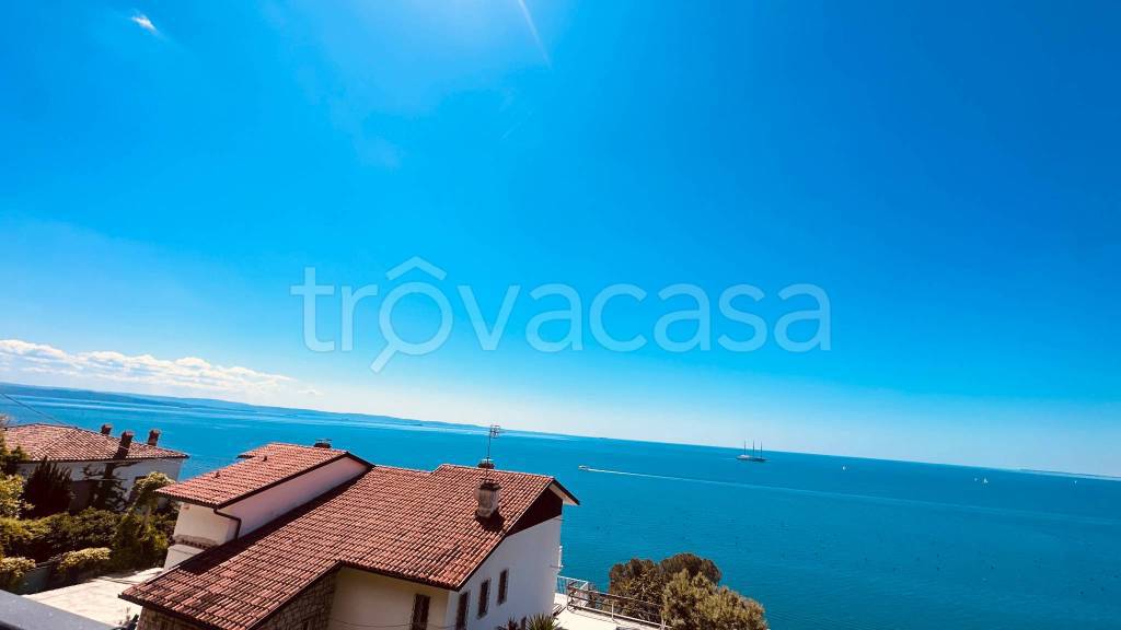 appartamento in vendita a Trieste in zona Grignano