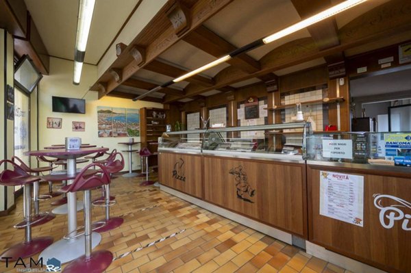 locale commerciale in vendita a Trieste in zona San Vito