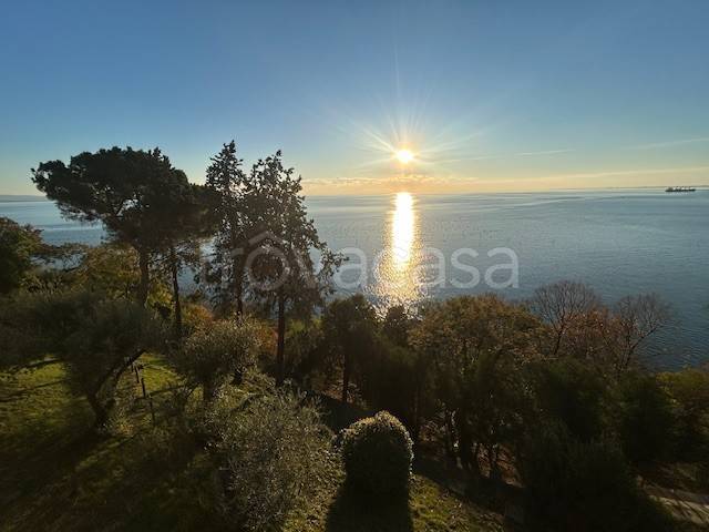 casa indipendente in vendita a Trieste in zona Grignano