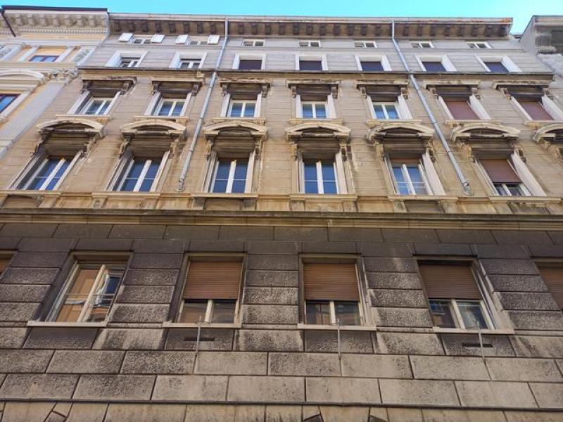 appartamento in vendita a Trieste in zona Borgo Teresiano