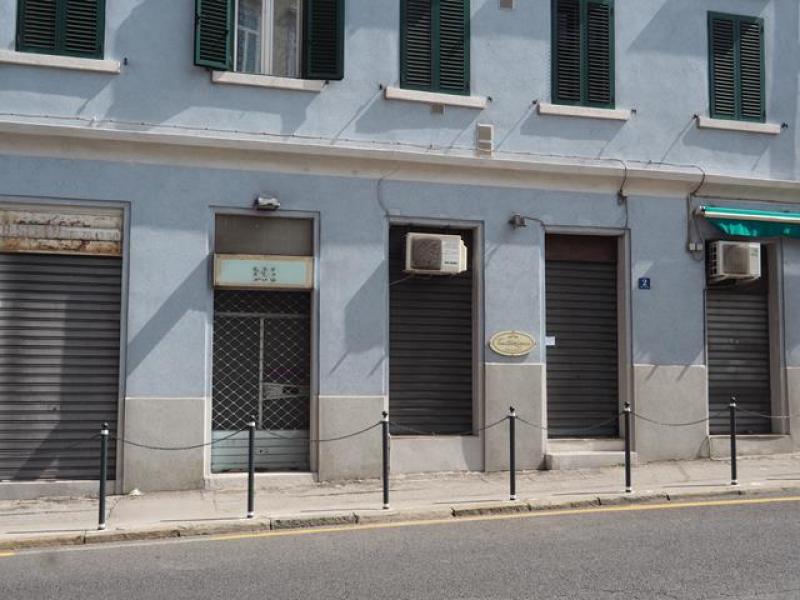 locale commerciale in vendita a Trieste in zona San Giacomo