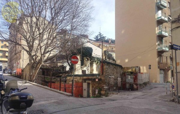box auto in vendita a Trieste in zona Barriera vecchia