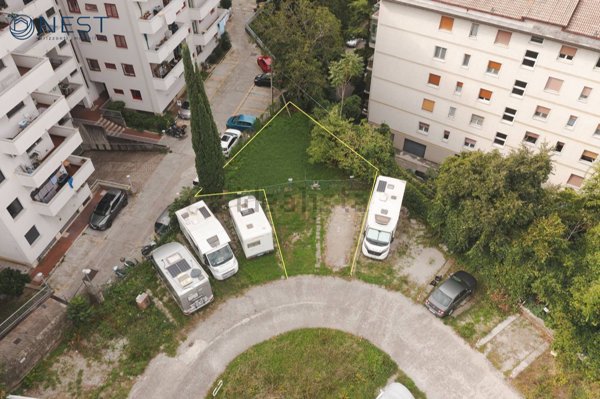 box auto in vendita a Trieste in zona Chiarbola