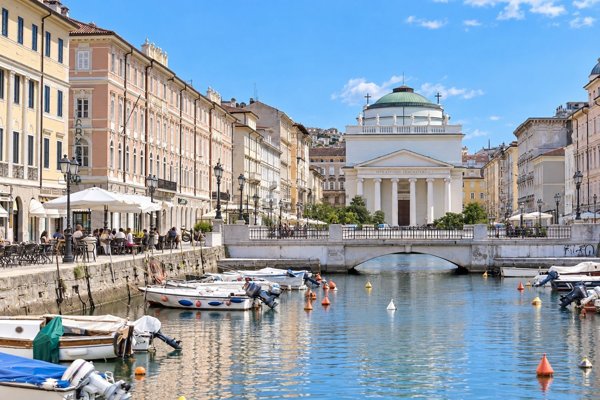 appartamento in vendita a Trieste in zona Borgo Teresiano