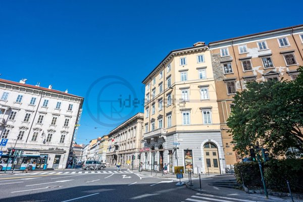 appartamento in vendita a Trieste in zona Borgo Teresiano