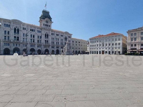 appartamento in vendita a Trieste in zona Città Vecchia