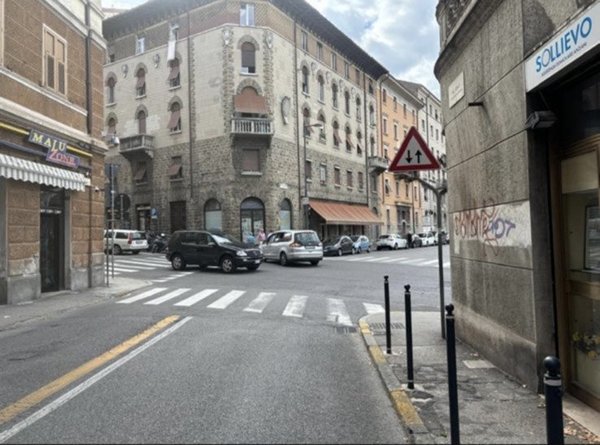 locale commerciale in vendita a Trieste in zona San Giacomo
