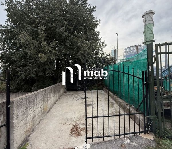box auto in vendita a Trieste in zona Servola