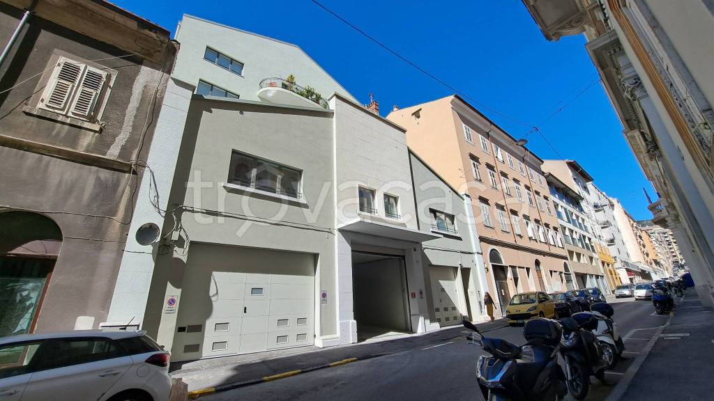 appartamento in vendita a Trieste in zona Città Nuova