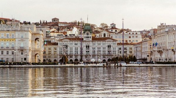 appartamento in vendita a Trieste in zona Città Nuova