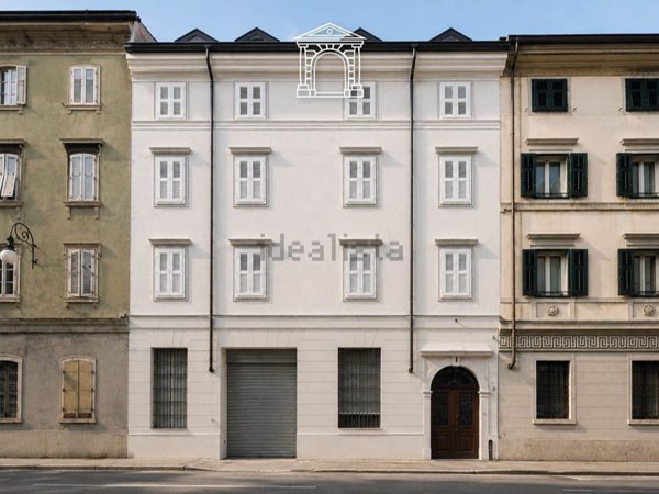 appartamento in vendita a Trieste in zona Borgo Teresiano