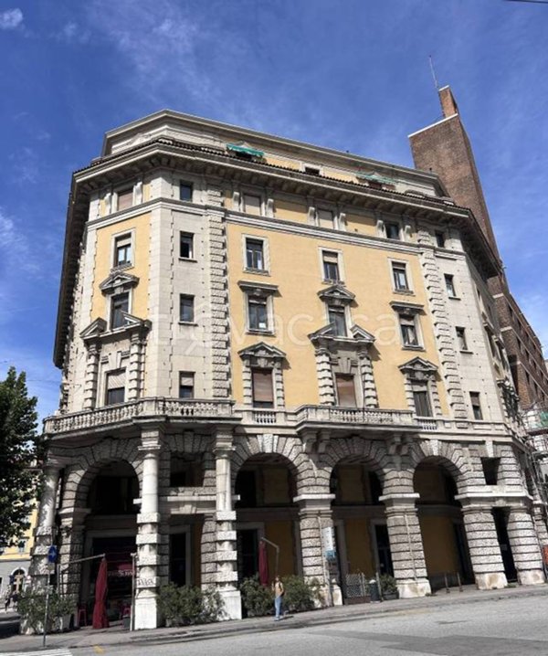 appartamento in vendita a Trieste in zona Borgo Teresiano