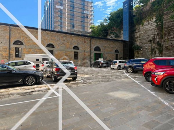 box auto in vendita a Trieste in zona San Vito