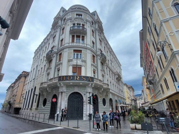 appartamento in vendita a Trieste in zona Borgo Teresiano