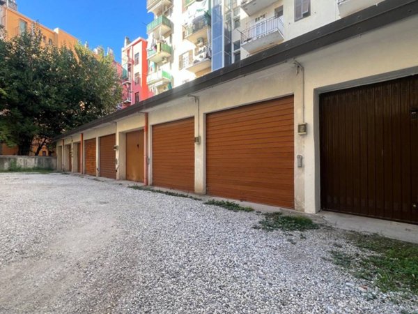 box auto in vendita a Trieste in zona San Giacomo