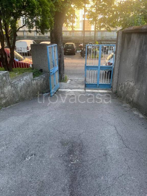 box auto in vendita a Trieste in zona Barriera vecchia