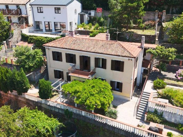casa indipendente in vendita a Trieste in zona Roiano