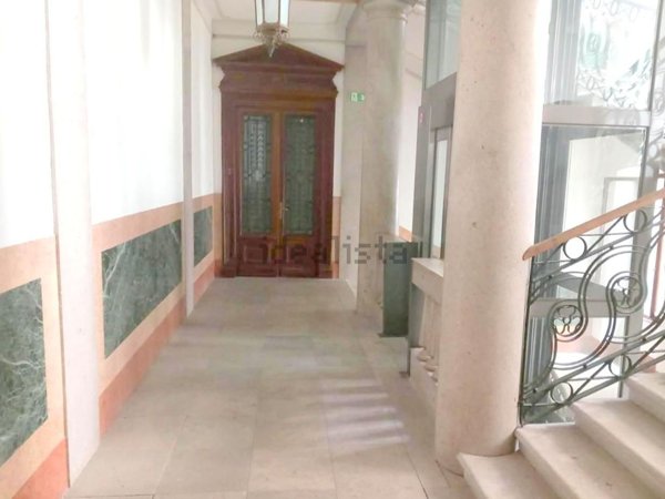 appartamento in vendita a Trieste in zona Borgo Teresiano
