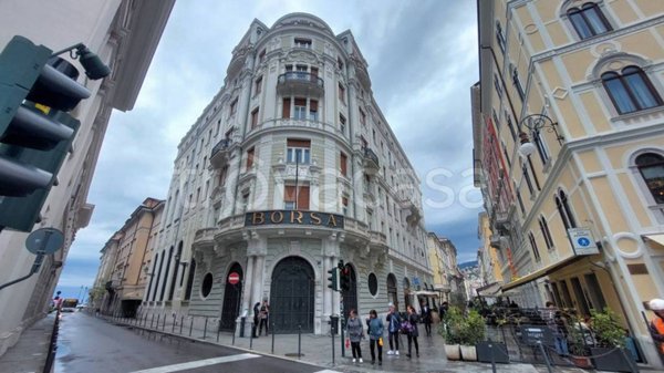 appartamento in vendita a Trieste in zona Borgo Teresiano