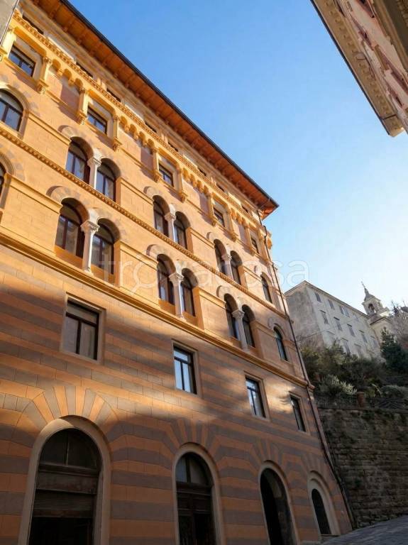 appartamento in vendita a Trieste in zona Città Vecchia