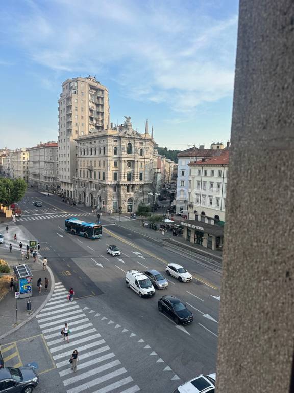 appartamento in vendita a Trieste in zona Borgo Teresiano