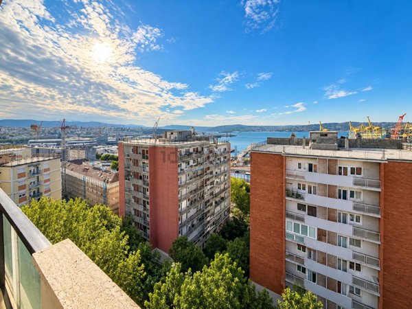 appartamento in vendita a Trieste in zona Campi Elisi