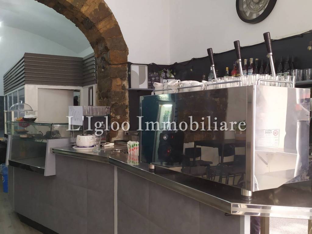locale commerciale in vendita a Trieste in zona Barriera vecchia