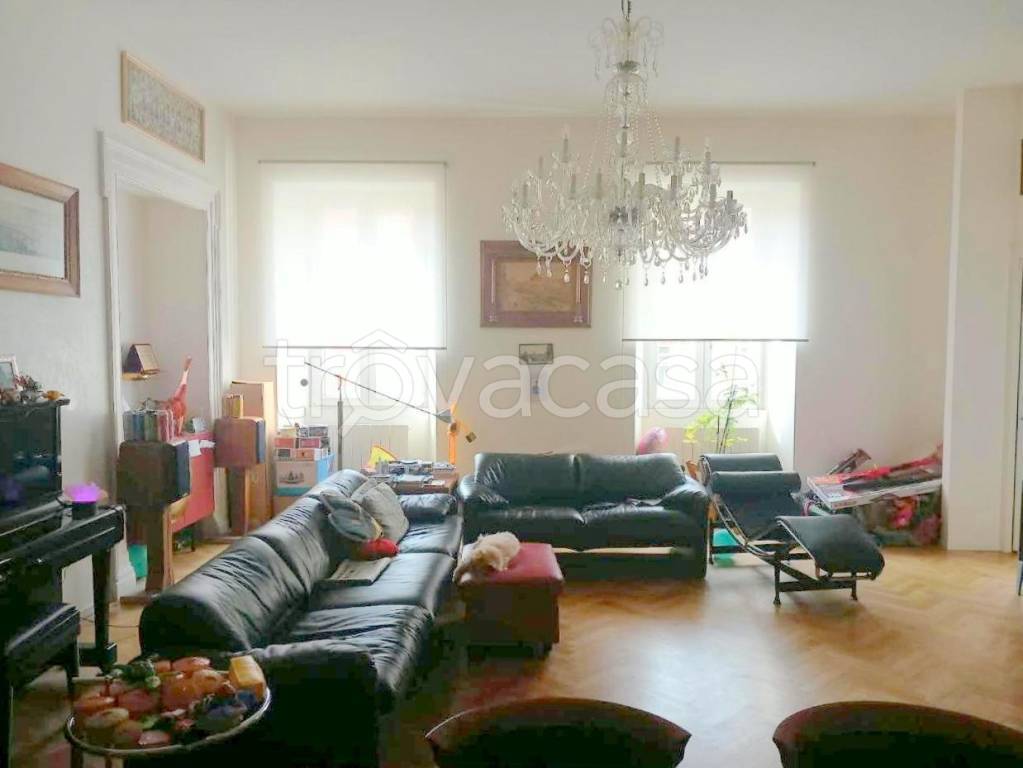 appartamento in vendita a Trieste in zona Borgo Teresiano