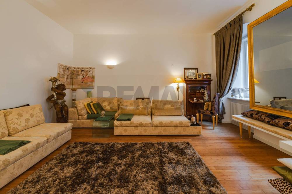 appartamento in vendita a Trieste in zona Borgo Teresiano