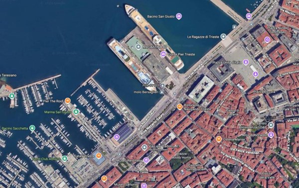 appartamento in vendita a Trieste in zona Città Vecchia