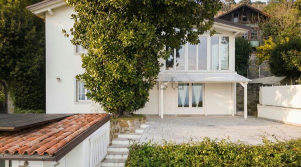 casa indipendente in vendita a Trieste in zona Grignano
