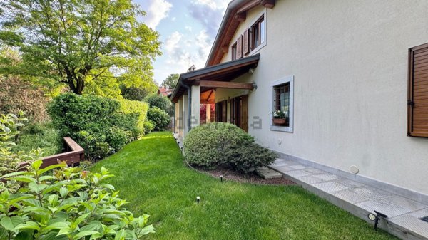 casa indipendente in vendita a Trieste in zona Banne