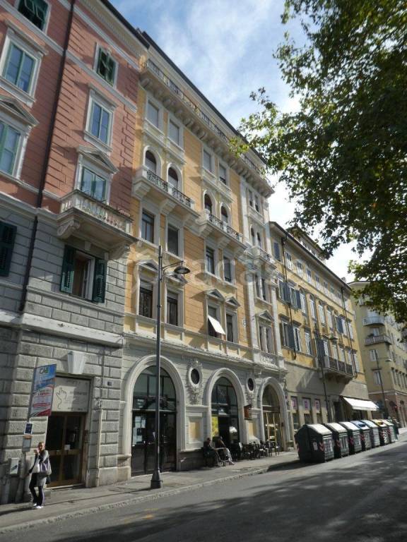 appartamento in vendita a Trieste in zona Barriera vecchia