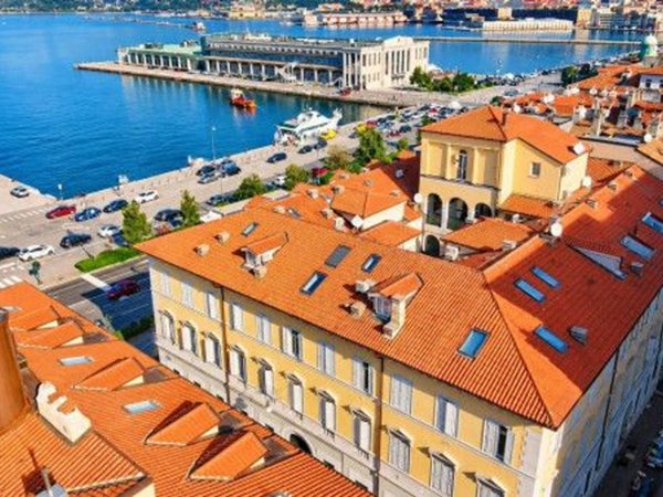 appartamento in vendita a Trieste in zona Cavana