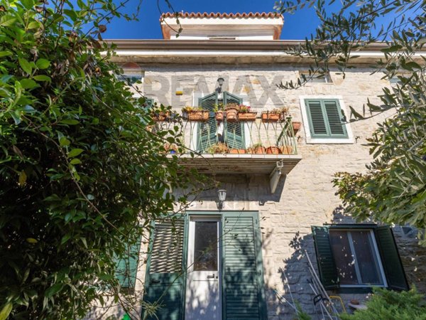 casa indipendente in vendita a Trieste in zona Chiarbola