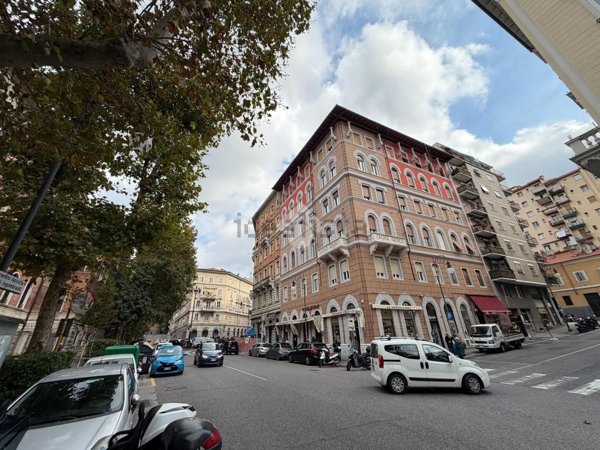 ufficio in vendita a Trieste in zona Roiano