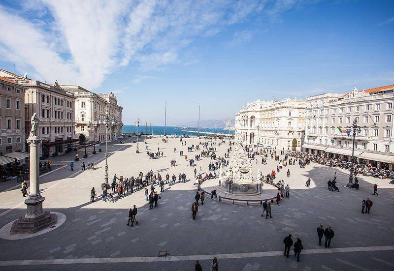 intera palazzina in vendita a Trieste in zona Borgo Teresiano