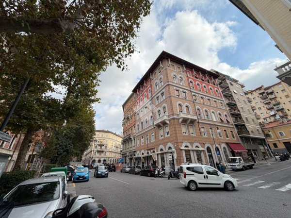 ufficio in vendita a Trieste in zona Roiano