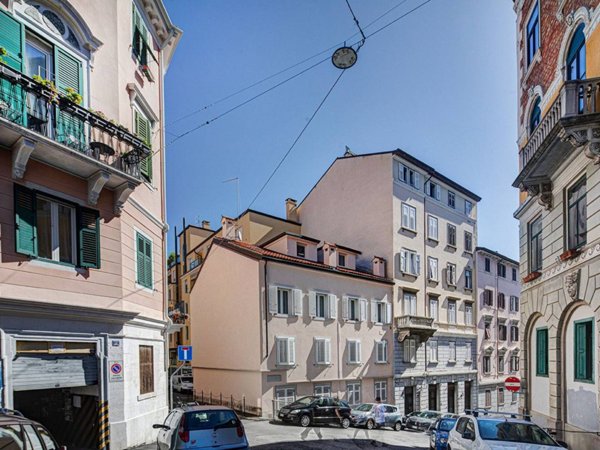 appartamento in vendita a Trieste in zona Città Vecchia