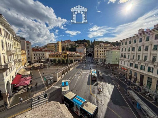 appartamento in vendita a Trieste in zona Barriera vecchia