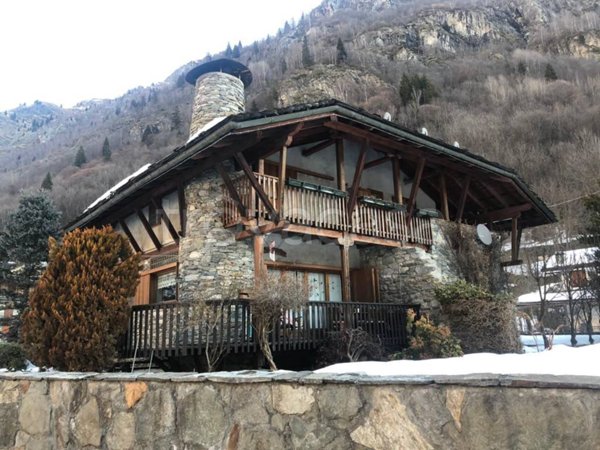 negozio in vendita ad Alagna Valsesia in zona Riva Valdobbia