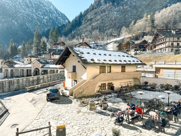 negozio in vendita ad Alagna Valsesia in zona Wittwosma