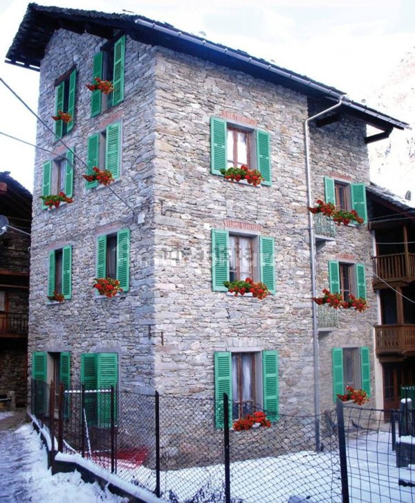 appartamento in vendita ad Alagna Valsesia in zona Riva Valdobbia
