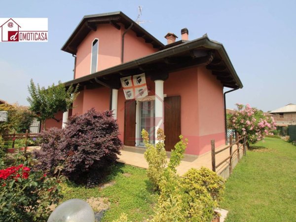 casa indipendente in vendita ad Albano Vercellese