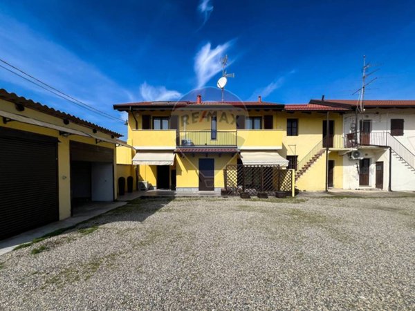 casa indipendente in vendita ad Albano Vercellese